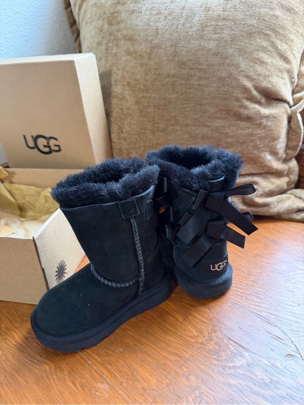 UGG TODDLER/ baby Black Bow Back Sheepskin Boots